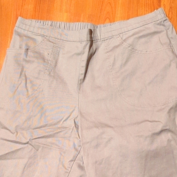 JMS 18W 20W grey capris elastic waist around the back pockets comfy 2X - Picture 2 of 6